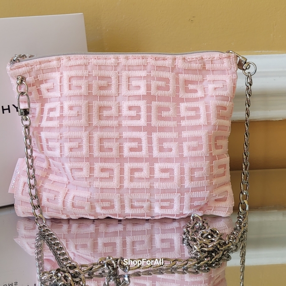 Givenchy - Picture 15 of 16